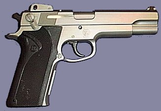 Smith & Wesson mod. 4506 - пистолет 3го поколения калибра .45АСР с прицельными приспособлениями старого образца (S&W 1006 калибра 10мм ауто выглядит практически так же)