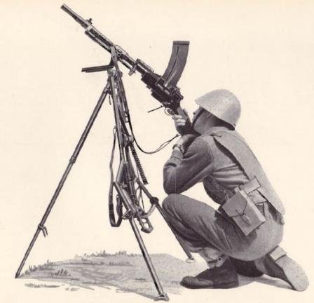 Madsen model 1950 light machine gun on universal tripod in AA configuration, from Madsen catalogue.