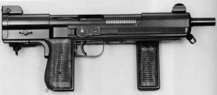 Mendoza HM-3 makineli tüfek, orijinal 1970-80 dönemi modeli, popo katlanmış, dergi çıkarıldı.