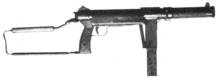 Пистолет-пулемет SCK-65 в боеготовом положении.